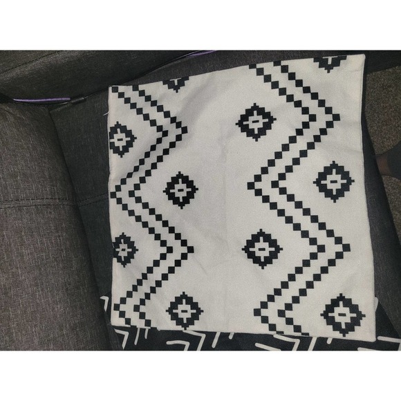 Set of 2 pillow cases, black and white, Aztec - Picture 2 of 4